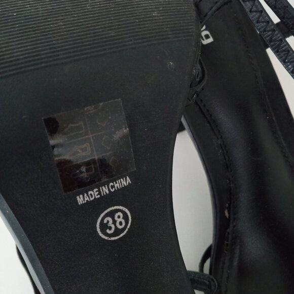 Sandals - Picture 3 of 4